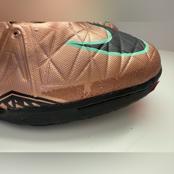 Nike HypervenomX Proximo Metallic Bronze 747486-903
Size US 13 - Picture 2 of 14